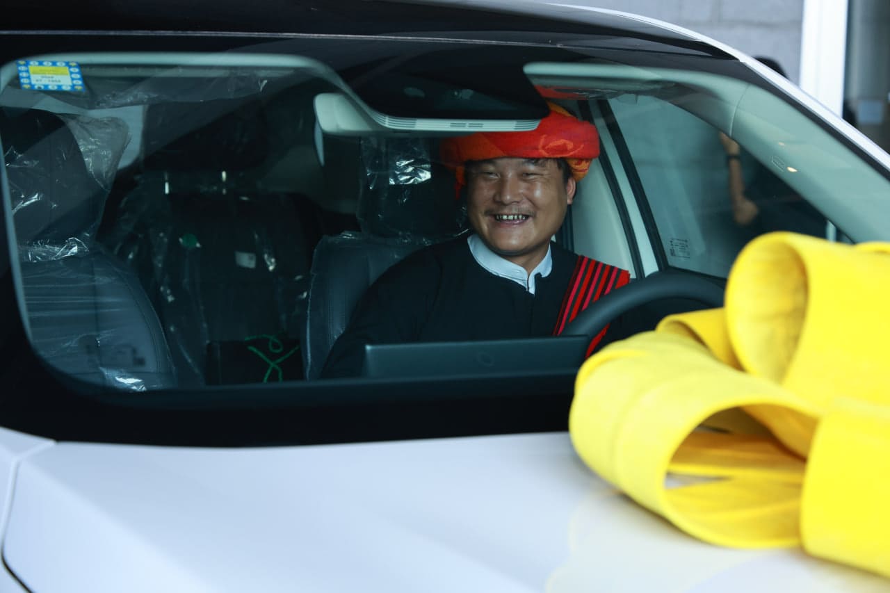 08_EV Car Handover